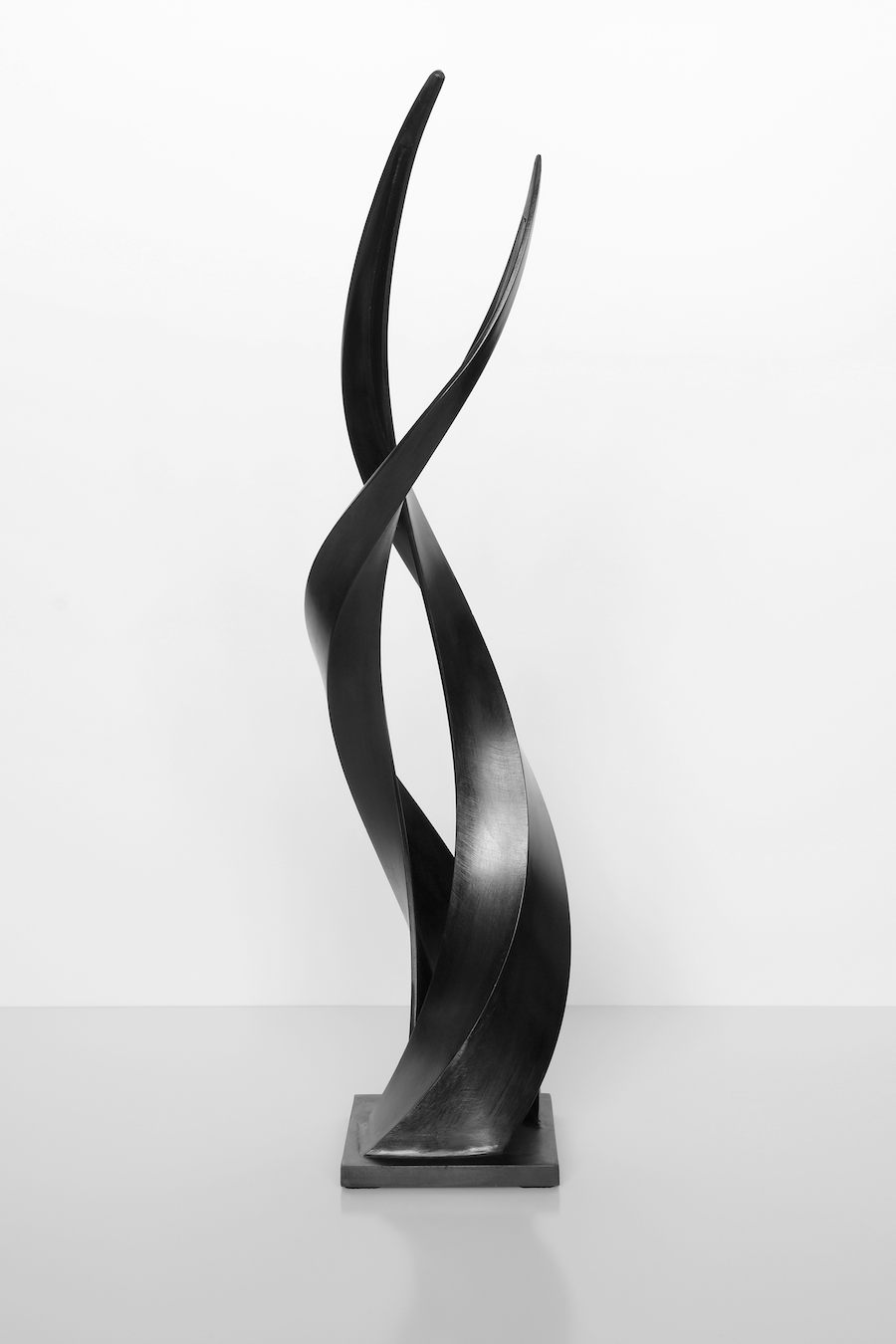 sculpture contemporaine metal aluminium patiné noir de francis guerrier en vente a la galerie22